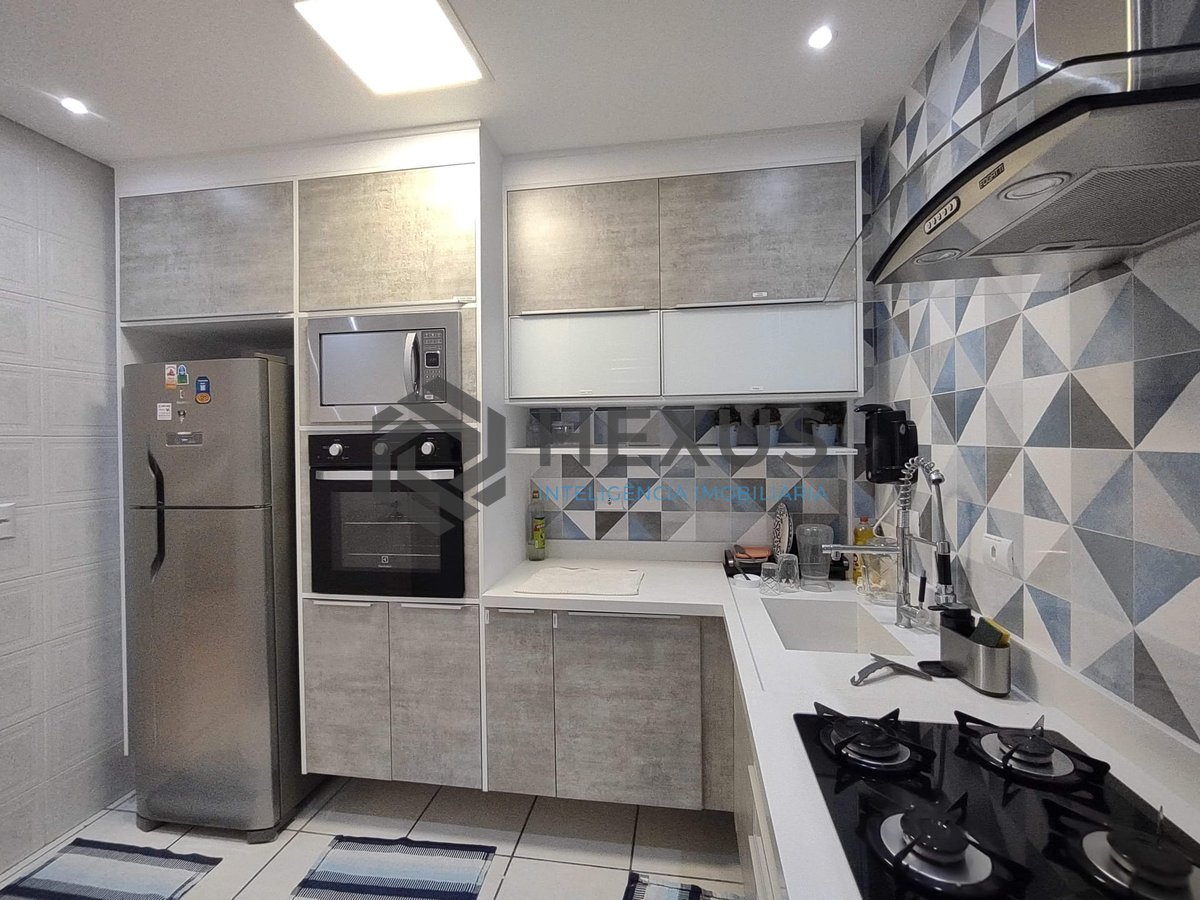 Foto 11 de Apartamento reformado com varanda e lazer na Praia da Enseada, Guarujá