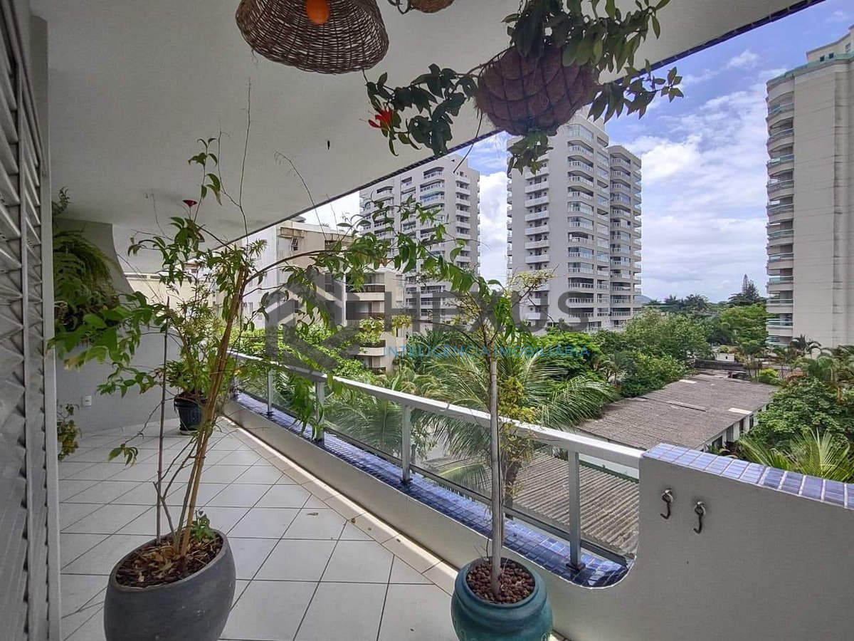 Foto 11 de Apartamento com varanda e lazer na Praia da Enseada, Guarujá