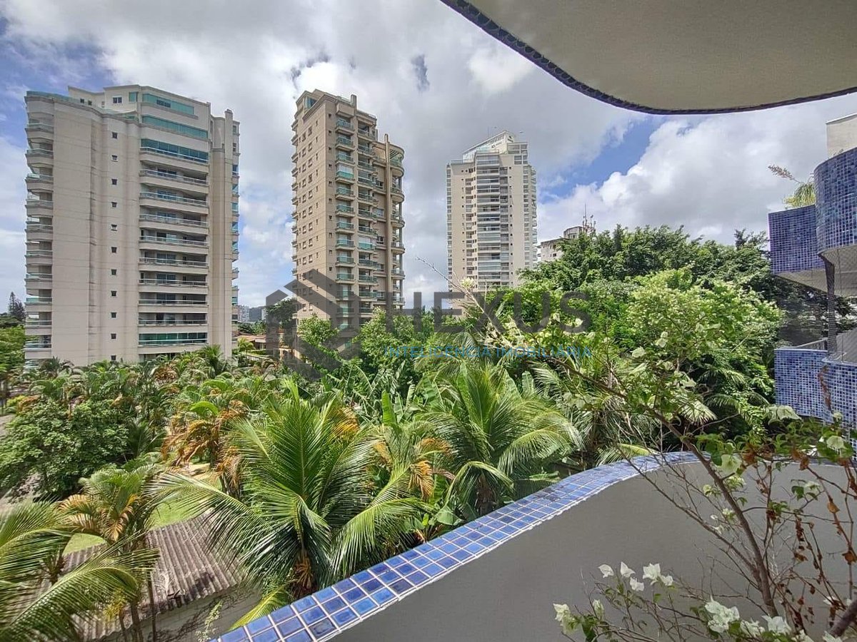 Foto 19 de Apartamento com varanda e lazer na Praia da Enseada, Guarujá