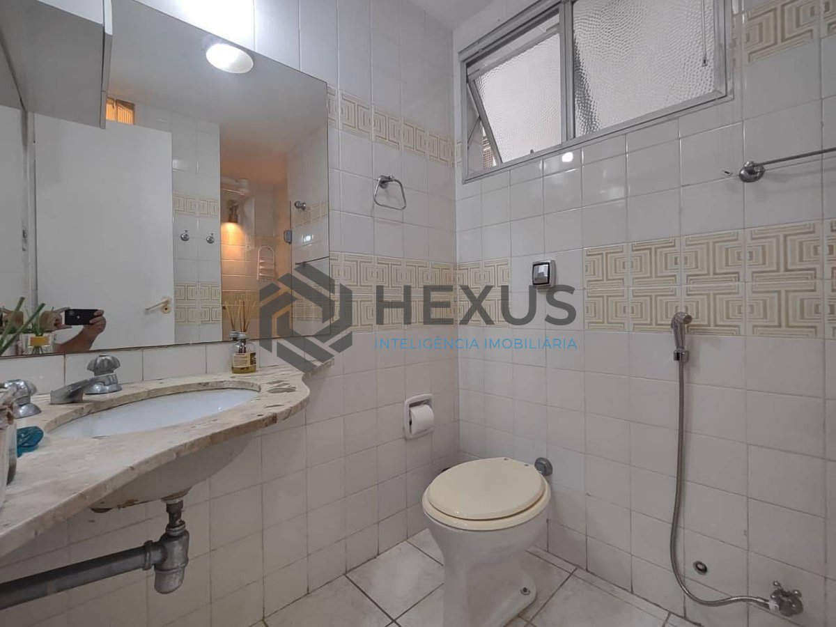 Foto 20 de Apartamento com varanda e lazer na Praia da Enseada, Guarujá