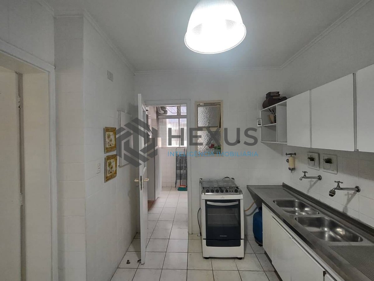 Foto 22 de Apartamento com varanda e lazer na Praia da Enseada, Guarujá
