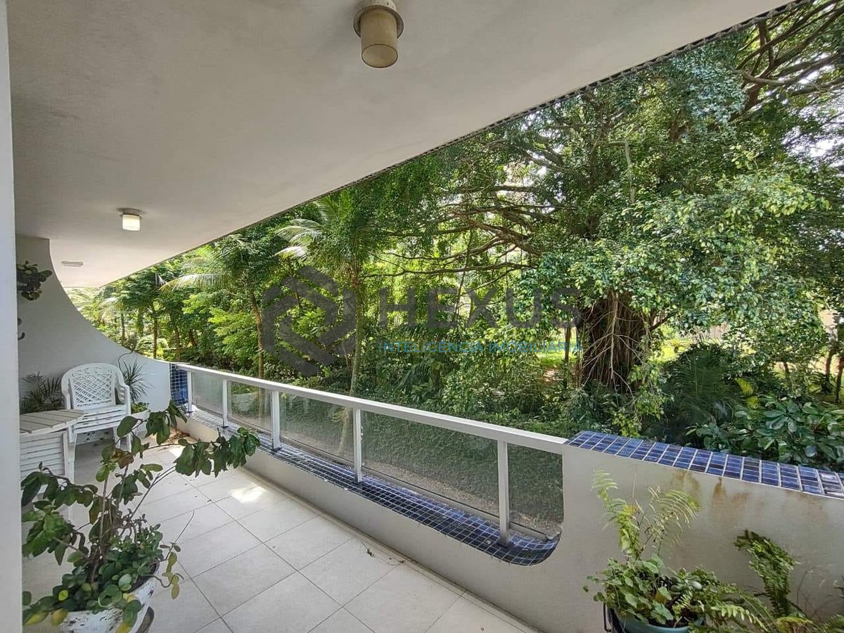 Foto 14 de Apartamento com varanda e lazer na Praia da Enseada, Guarujá