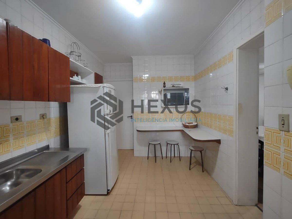 Foto 18 de Apartamento com varanda e lazer na Praia da Enseada, Guarujá