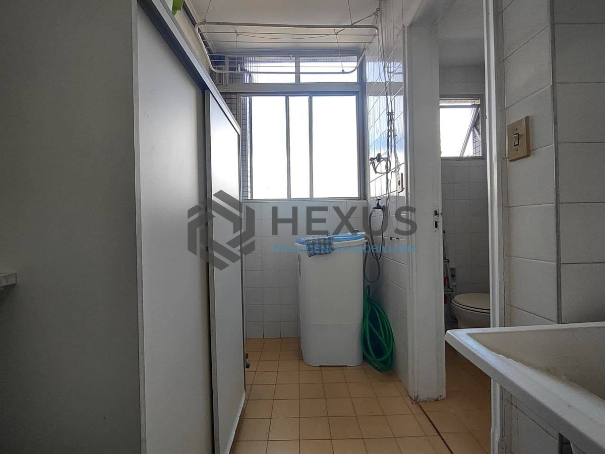 Foto 22 de Apartamento com varanda e lazer na Praia da Enseada, Guarujá