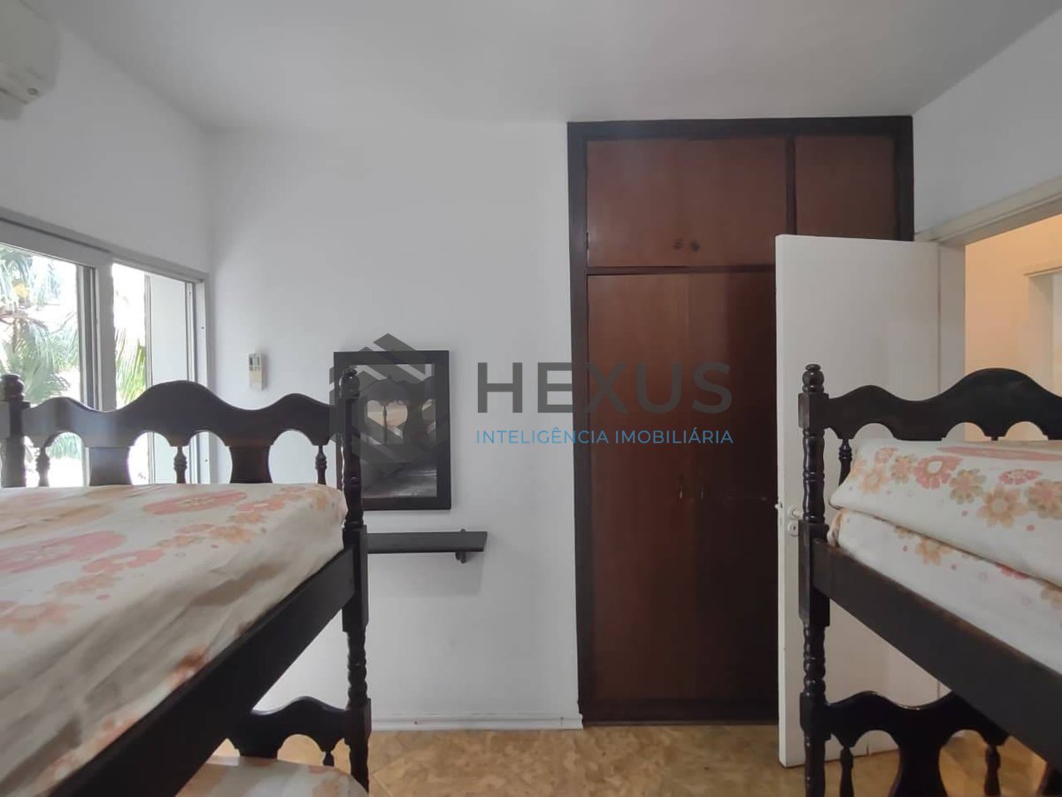 Foto 9 de Apartamento com varanda e lazer na Praia da Enseada, Guarujá
