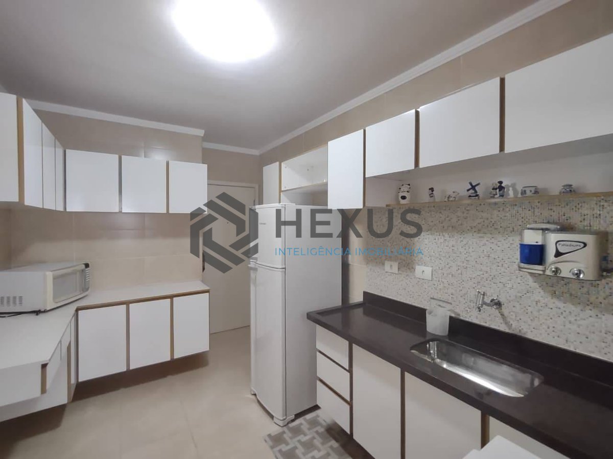 Foto 20 de Apartamento com varanda e lazer na Praia da Enseada, Guarujá
