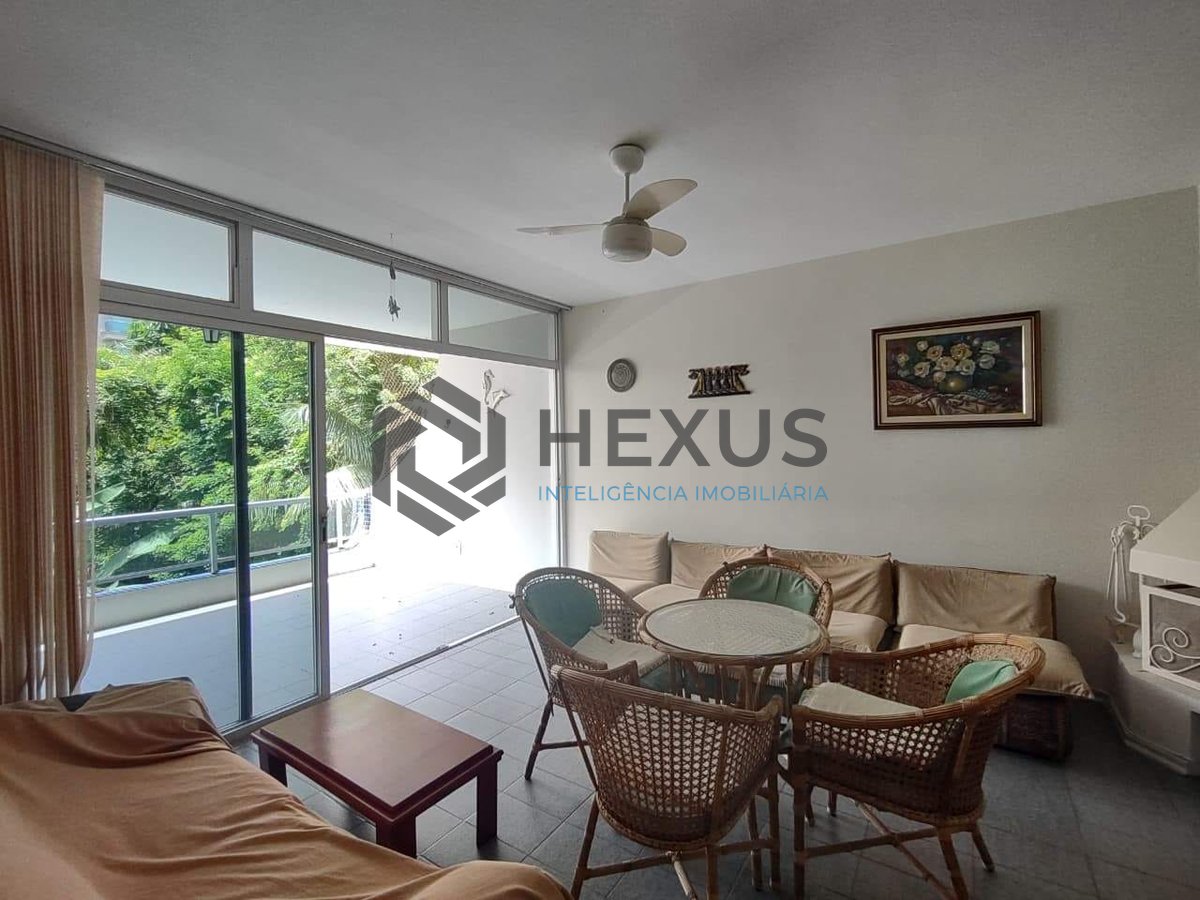 Foto 3 de Apartamento com varanda e lazer na Praia da Enseada, Guarujá
