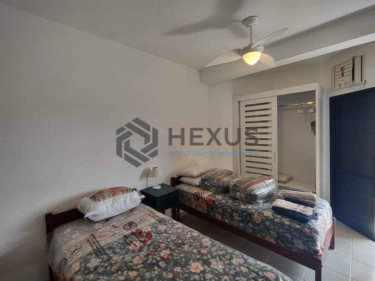 Foto 15 de Apartamento com varanda e lazer na Praia da Enseada, Guarujá