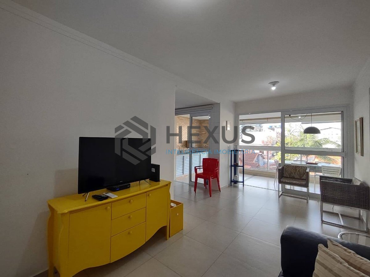 Foto 4 de Apartamento com varanda e lazer a 200m da praia na região do Tortugas na Enseada, Guarujá