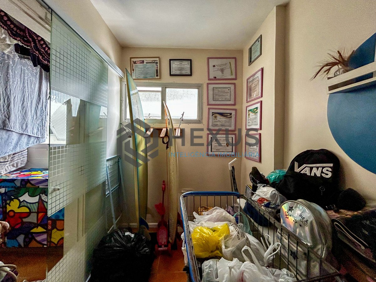 Foto 18 de Apartamento com varanda e lazer nas Pitangueiras, Guarujá