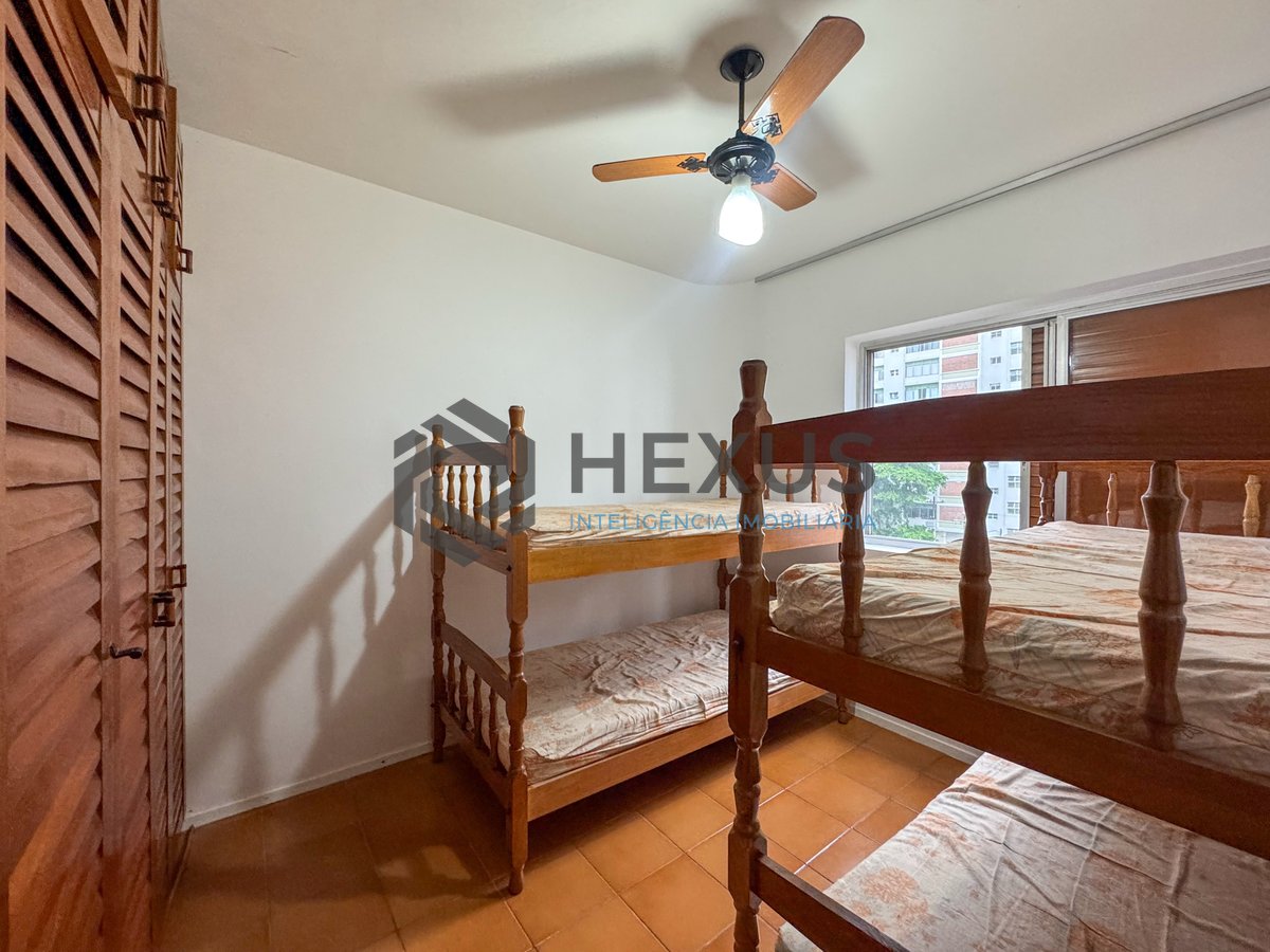Foto 13 de Apartamento reformado com varanda e lazer na quadra mar das Pitangueiras, Guarujá
