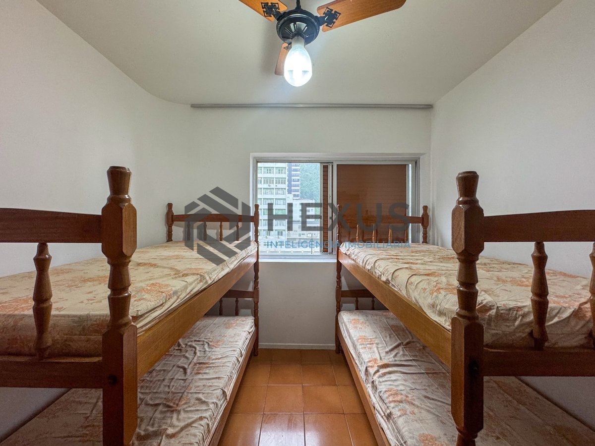 Foto 14 de Apartamento reformado com varanda e lazer na quadra mar das Pitangueiras, Guarujá
