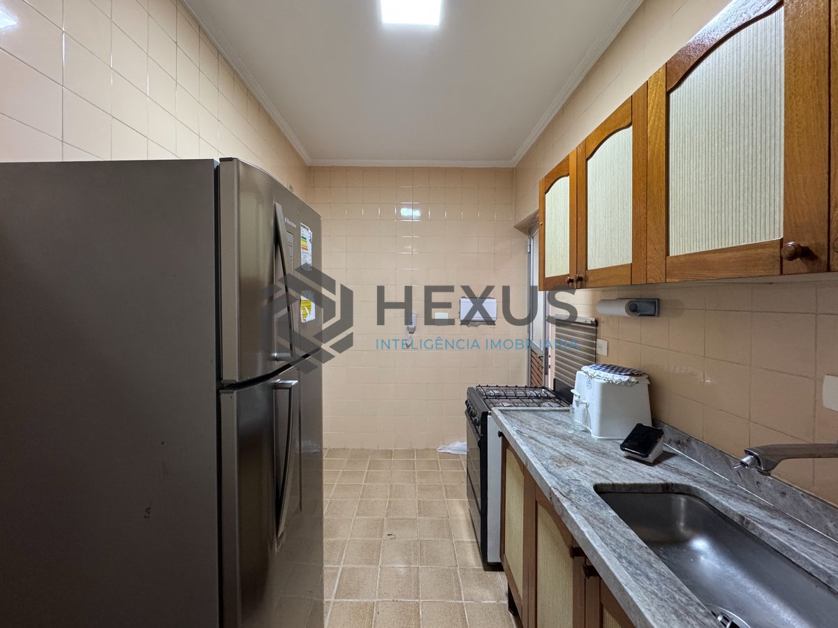 Foto 17 de Apartamento reformado com varanda e lazer na quadra mar das Pitangueiras, Guarujá