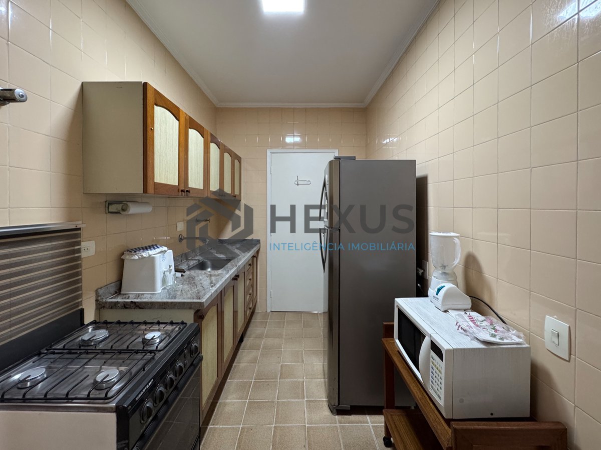 Foto 18 de Apartamento reformado com varanda e lazer na quadra mar das Pitangueiras, Guarujá