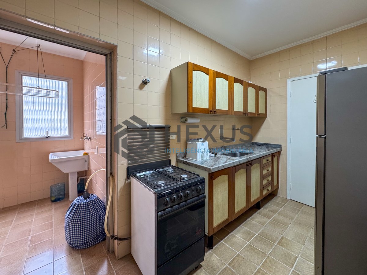 Foto 19 de Apartamento reformado com varanda e lazer na quadra mar das Pitangueiras, Guarujá
