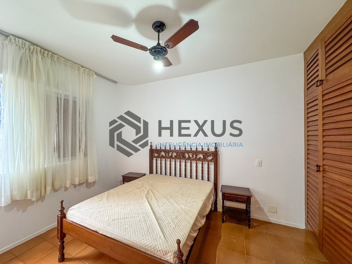 Foto 7 de Apartamento reformado com varanda e lazer na quadra mar das Pitangueiras, Guarujá