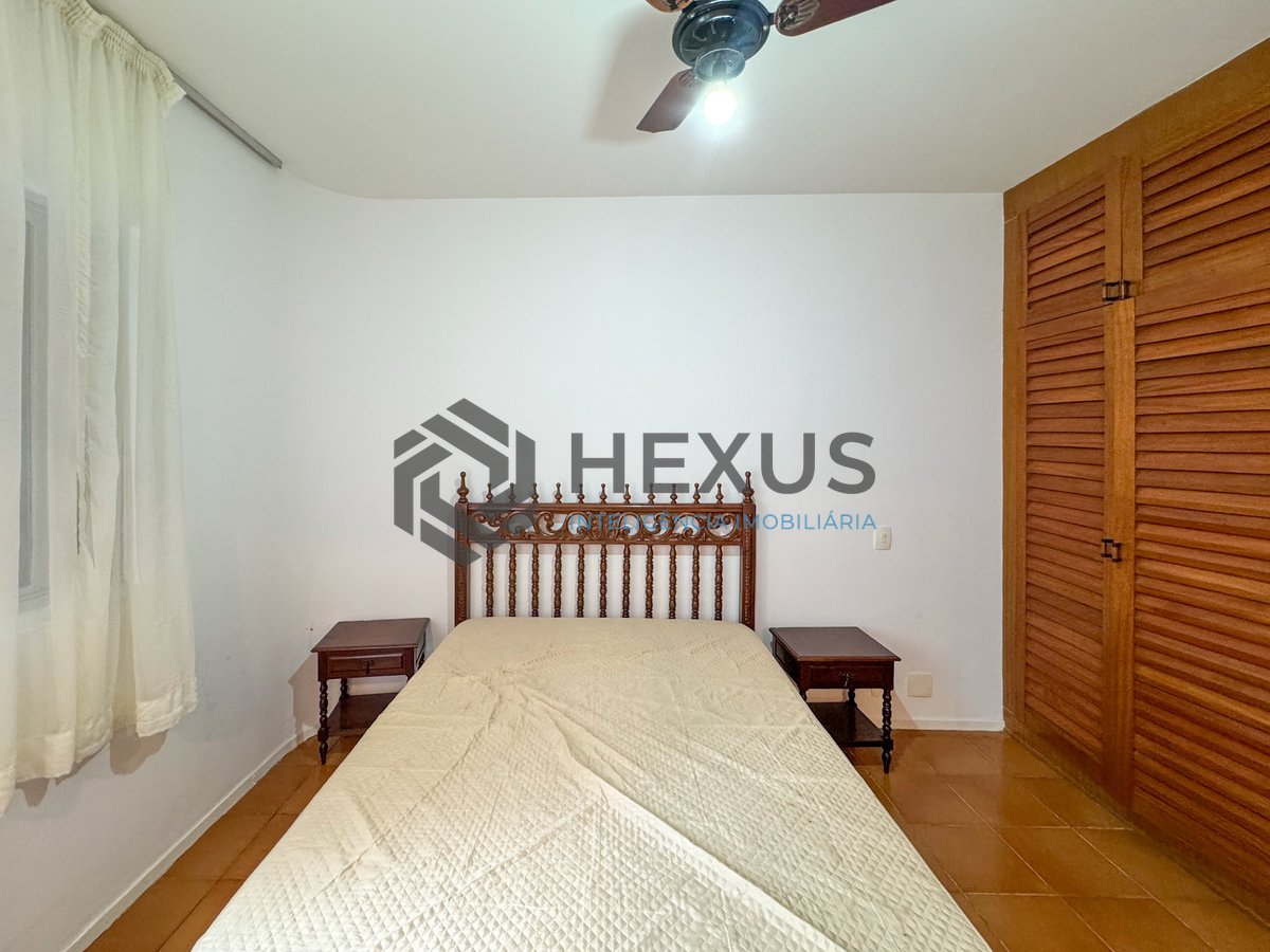 Foto 8 de Apartamento reformado com varanda e lazer na quadra mar das Pitangueiras, Guarujá