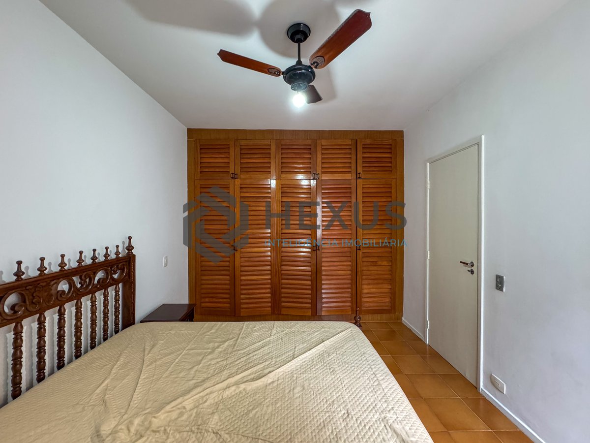 Foto 9 de Apartamento reformado com varanda e lazer na quadra mar das Pitangueiras, Guarujá