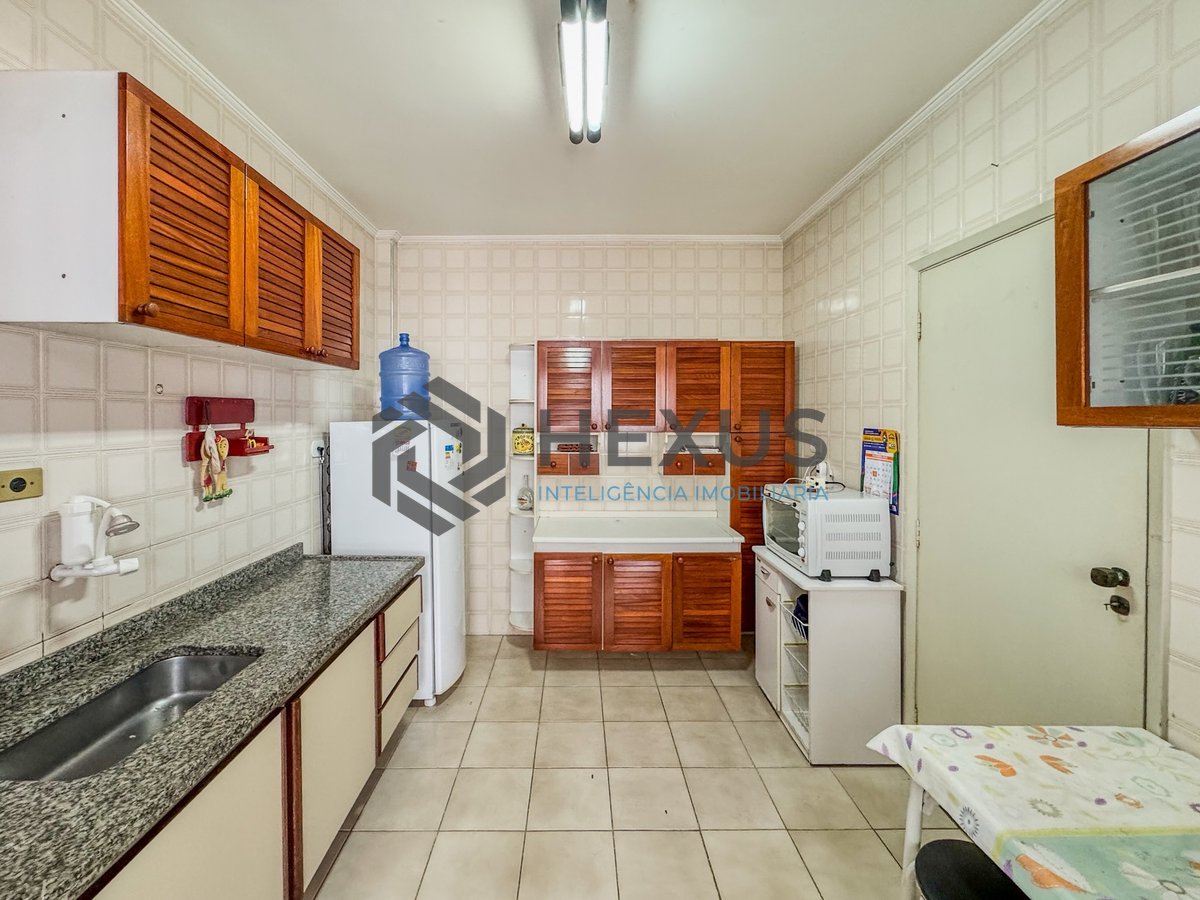 Foto 15 de Apartamento com varanda na região do Jardim Las Palmas da Praia das Astúrias, Guarujá