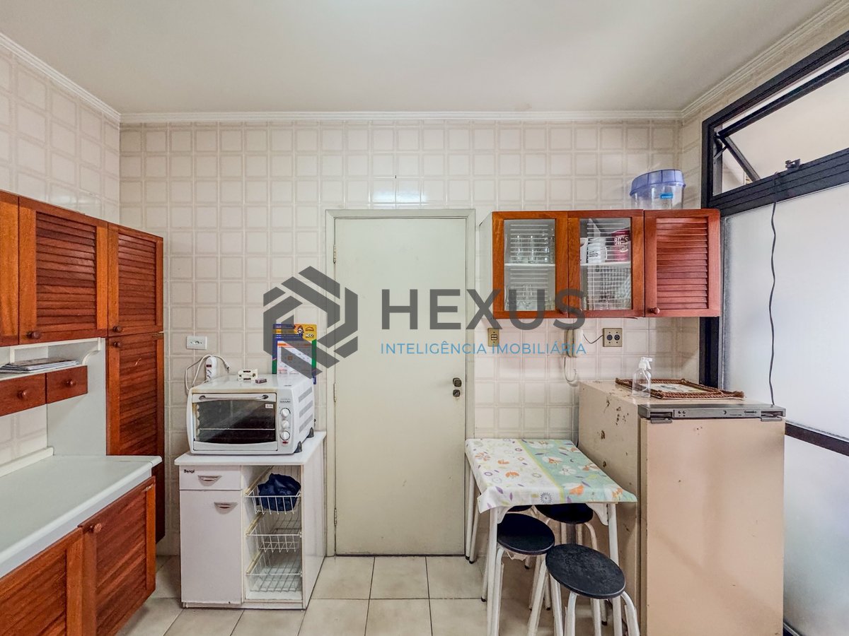 Foto 17 de Apartamento com varanda na região do Jardim Las Palmas da Praia das Astúrias, Guarujá