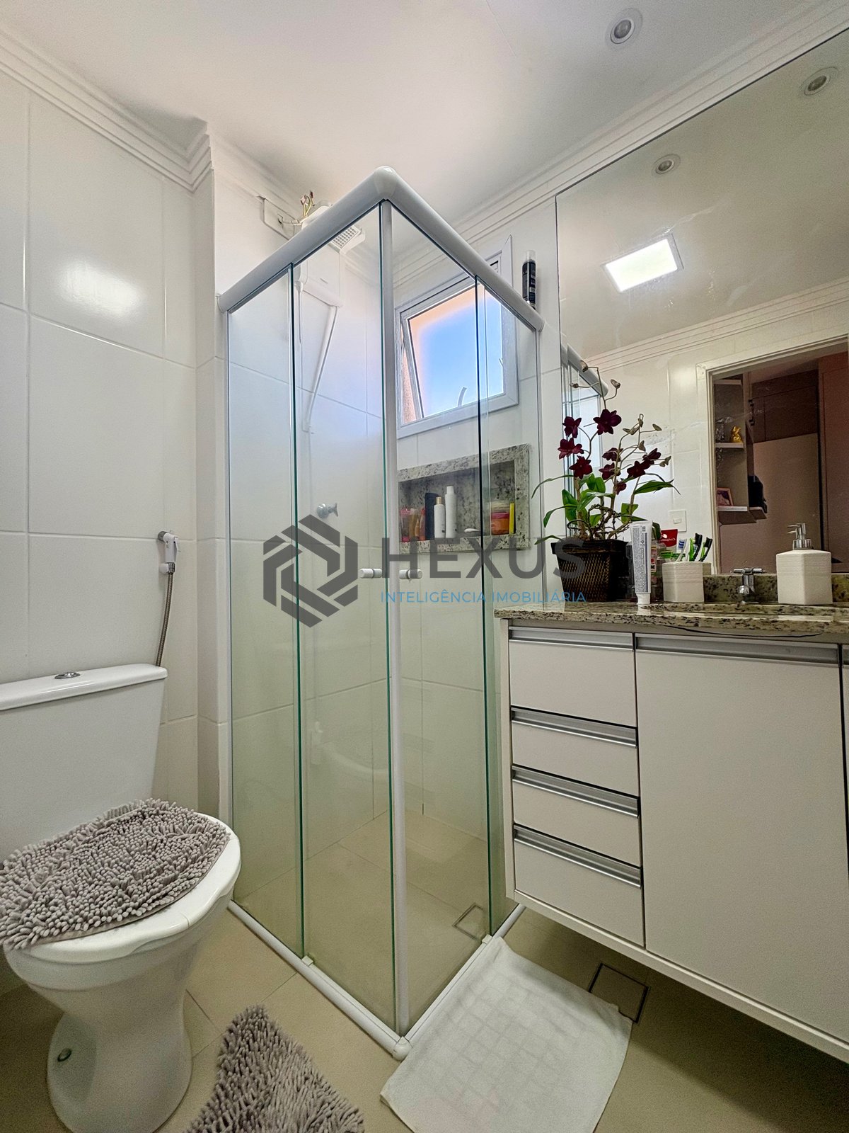 Foto 16 de Apartamento com varanda gourmet vista mar e lazer na Enseada, Guarujá