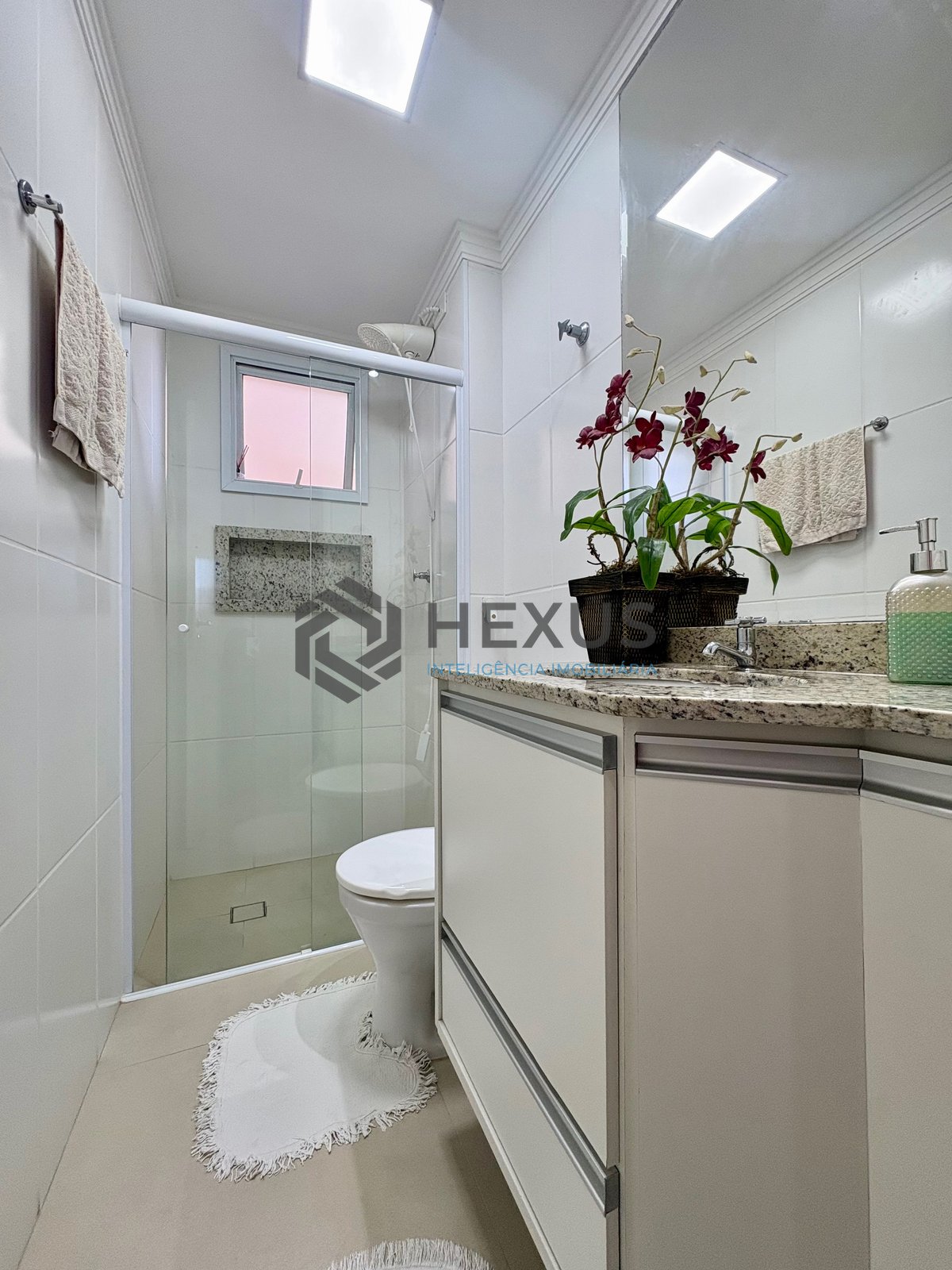 Foto 10 de Apartamento com varanda gourmet vista mar e lazer na Enseada, Guarujá