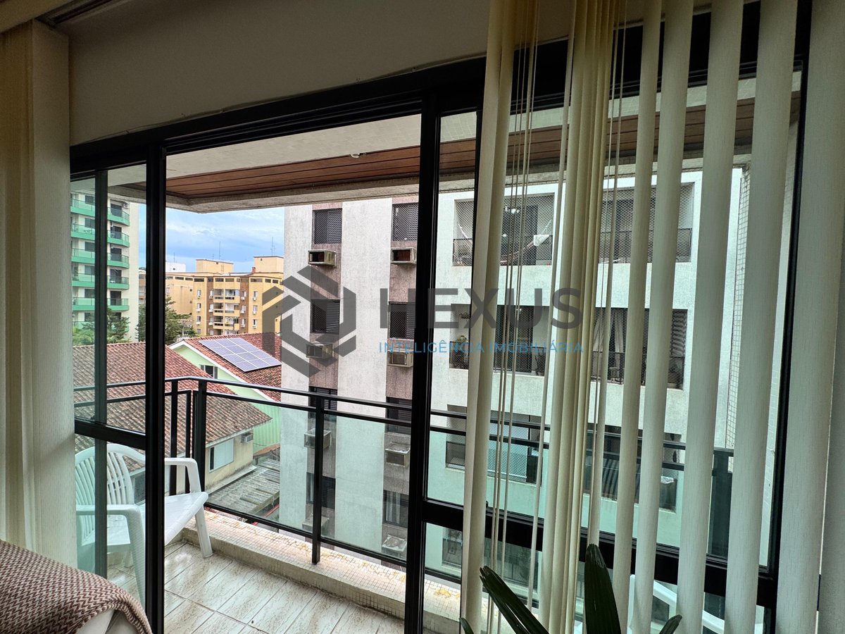 Foto 16 de Apartamento reformado com varanda na Praia das Astúrias, Guarujá