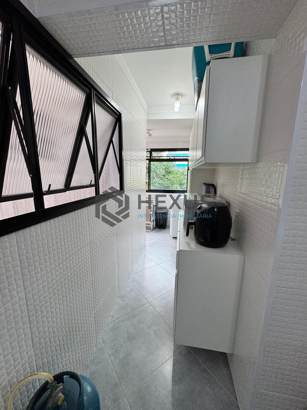 Foto 17 de Apartamento reformado com varanda na Praia das Astúrias, Guarujá