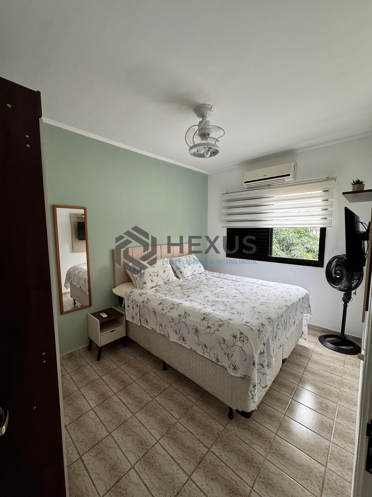 Foto 19 de Apartamento reformado com varanda na Praia das Astúrias, Guarujá