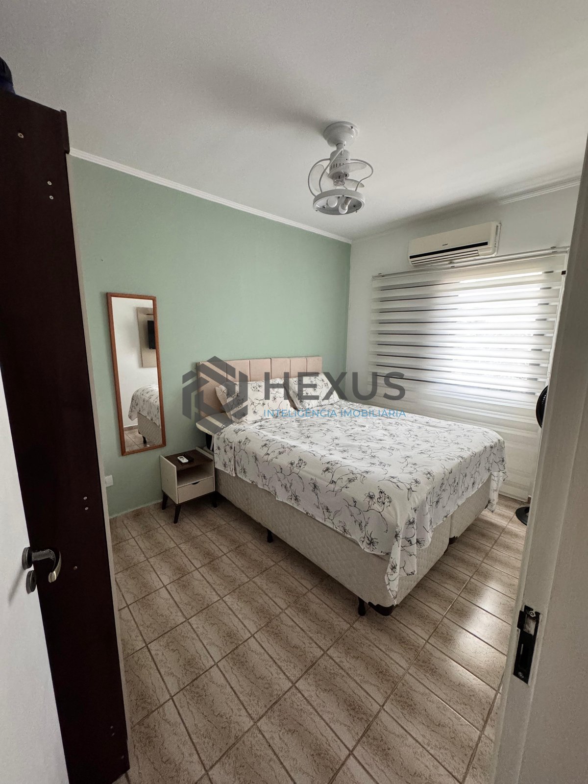 Foto 21 de Apartamento reformado com varanda na Praia das Astúrias, Guarujá