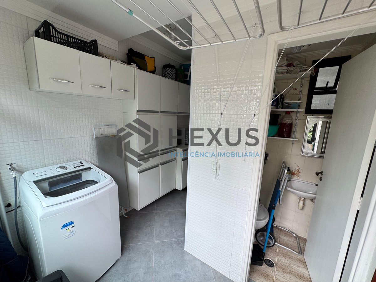 Foto 25 de Apartamento reformado com varanda na Praia das Astúrias, Guarujá