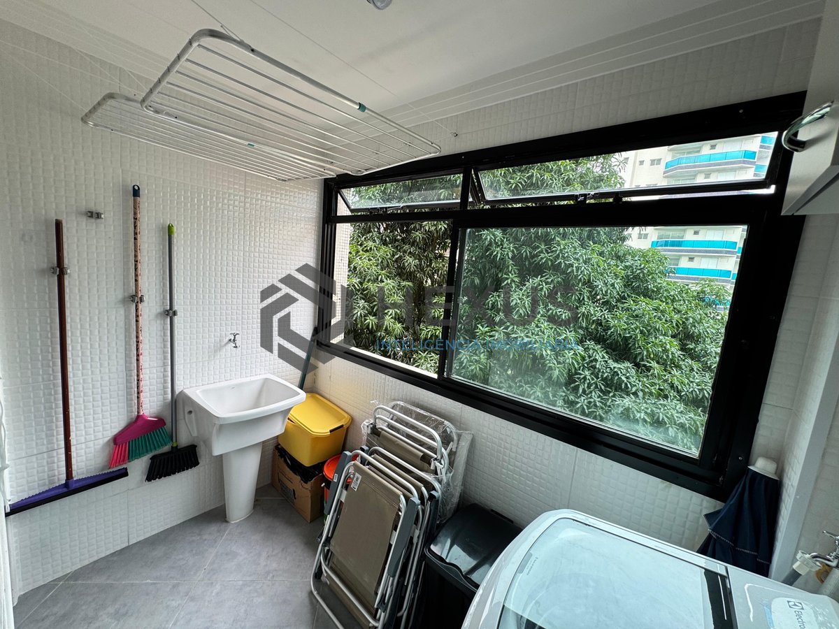 Foto 26 de Apartamento reformado com varanda na Praia das Astúrias, Guarujá