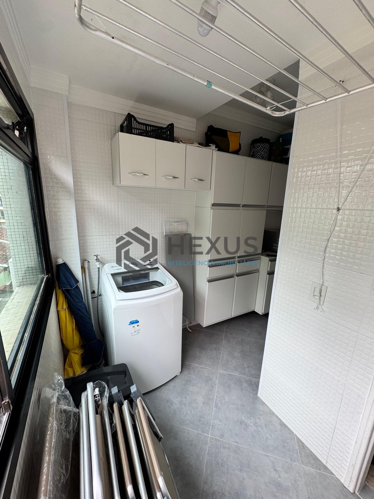 Foto 27 de Apartamento reformado com varanda na Praia das Astúrias, Guarujá