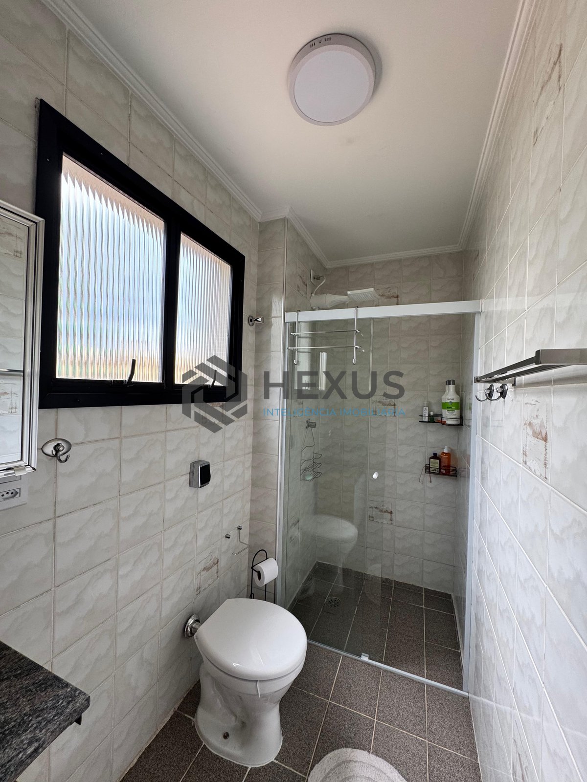 Foto 31 de Apartamento reformado com varanda na Praia das Astúrias, Guarujá