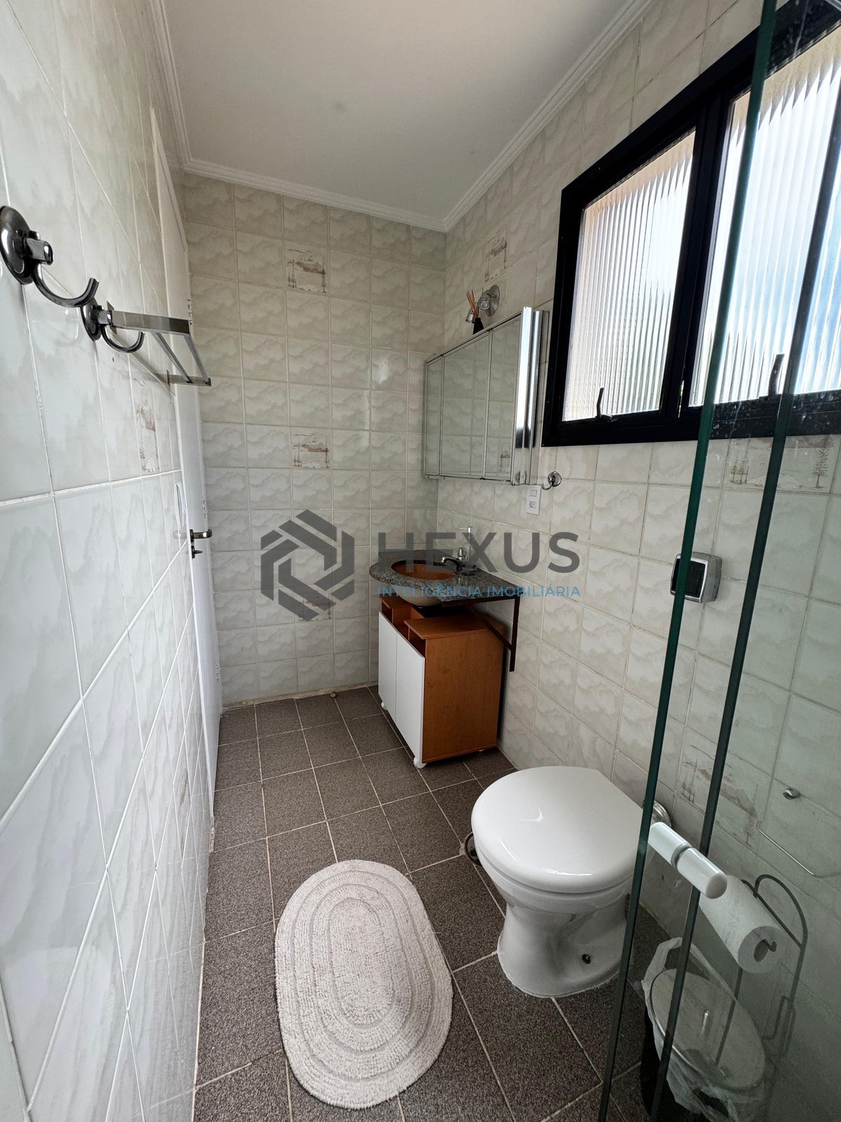 Foto 35 de Apartamento reformado com varanda na Praia das Astúrias, Guarujá