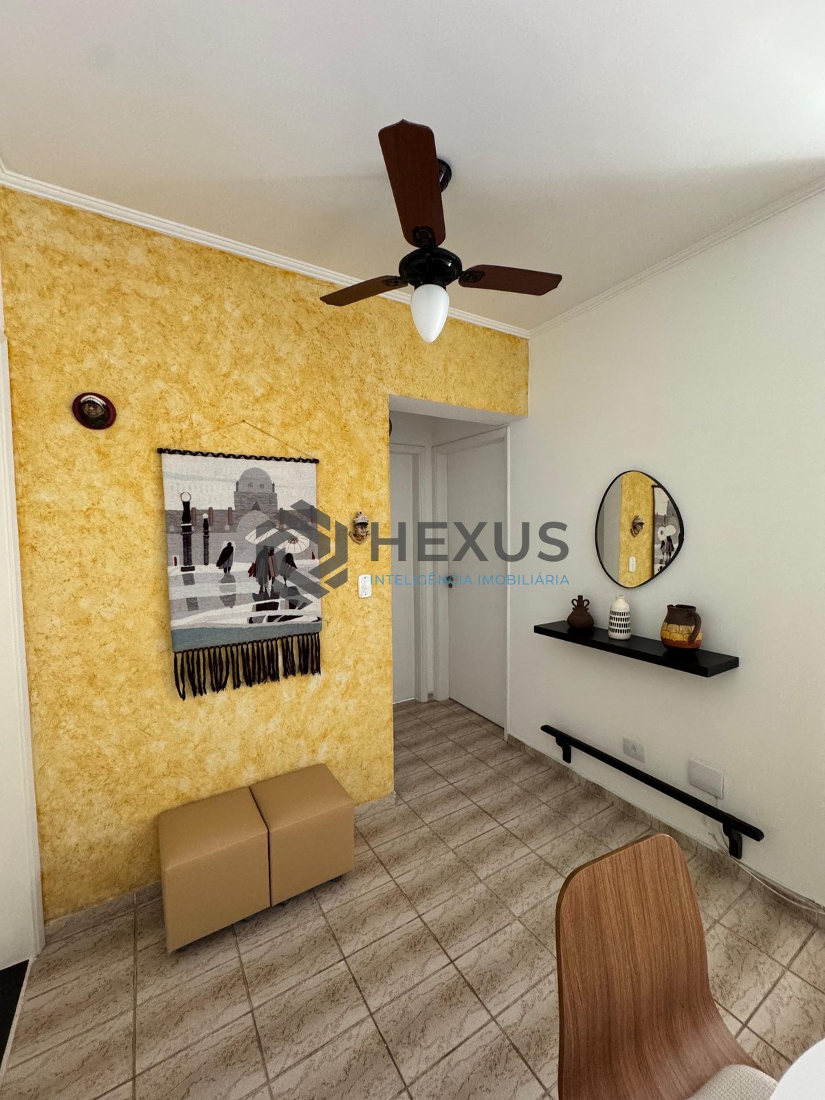 Foto 9 de Apartamento reformado com varanda na Praia das Astúrias, Guarujá