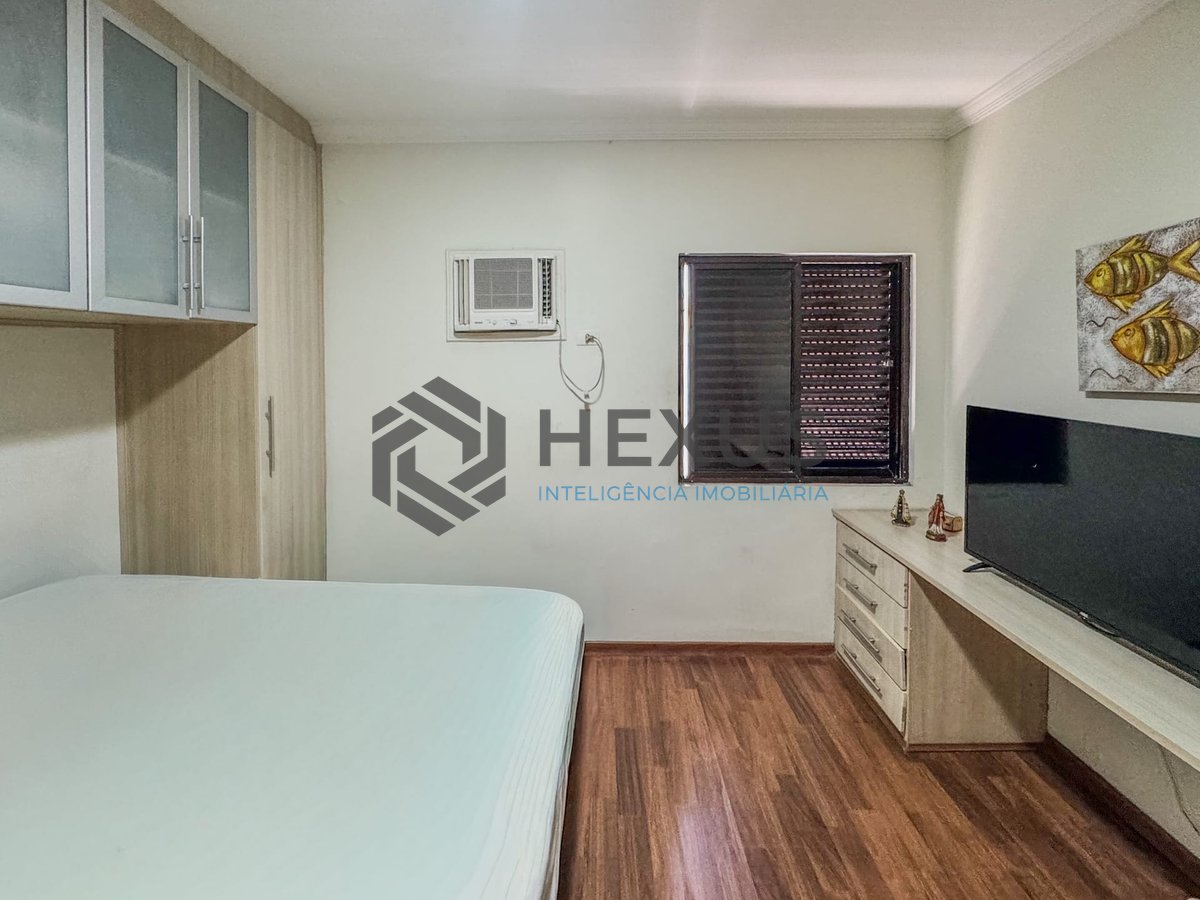Foto 9 de Apartamento reformado com varanda na região do Jardim Las Palmas da Praia das Astúrias, Guarujá