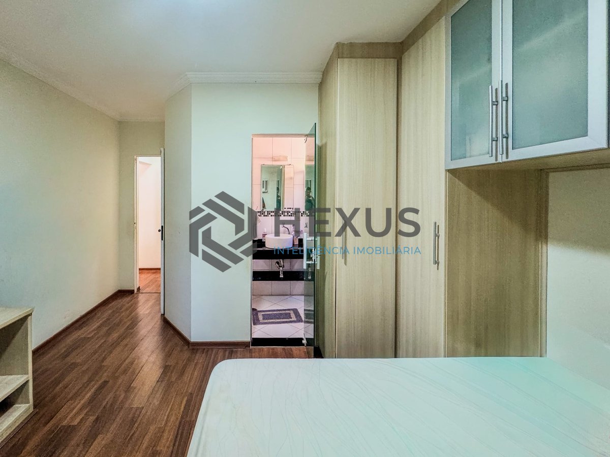 Foto 10 de Apartamento reformado com varanda na região do Jardim Las Palmas da Praia das Astúrias, Guarujá