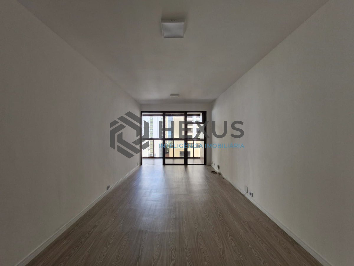 Foto 2 de Apartamento com varanda na Praia das Pitnangueiras, Guaruja