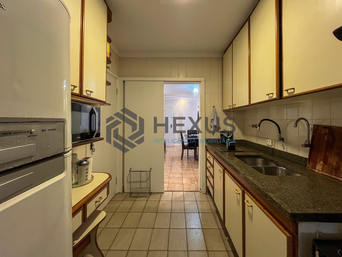 Foto 17 de Apartamento com varanda e lazer na Praia das Pitangueiras, Guaruja