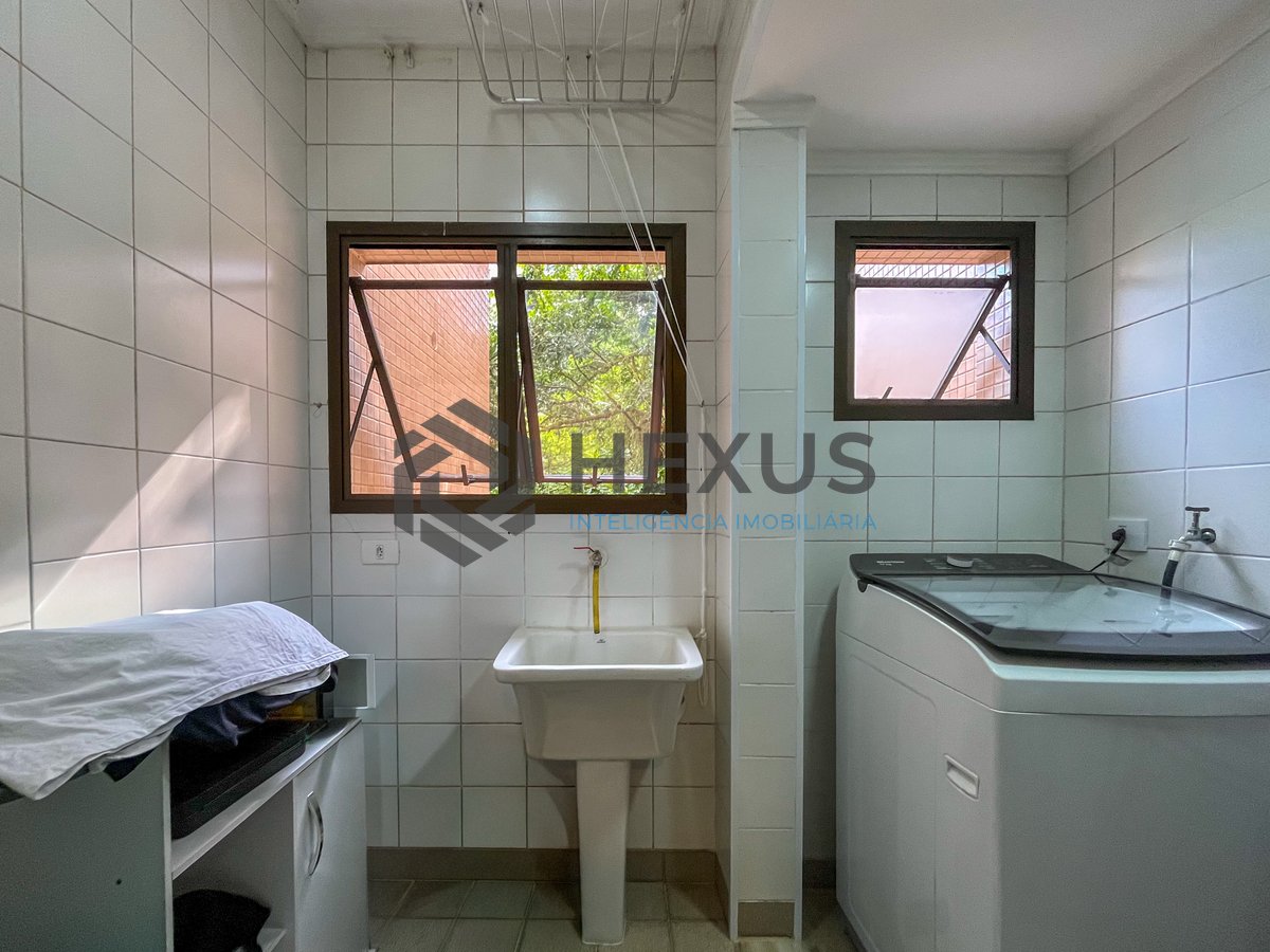 Foto 18 de Apartamento com varanda e lazer na Praia das Pitangueiras, Guaruja