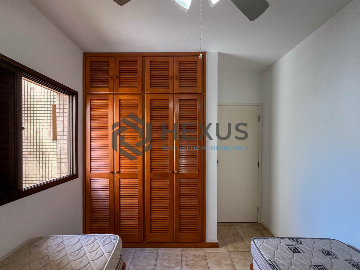 Foto 17 de Apartamento com varanda e lazer na Praia das Pitangueiras, Guarujá