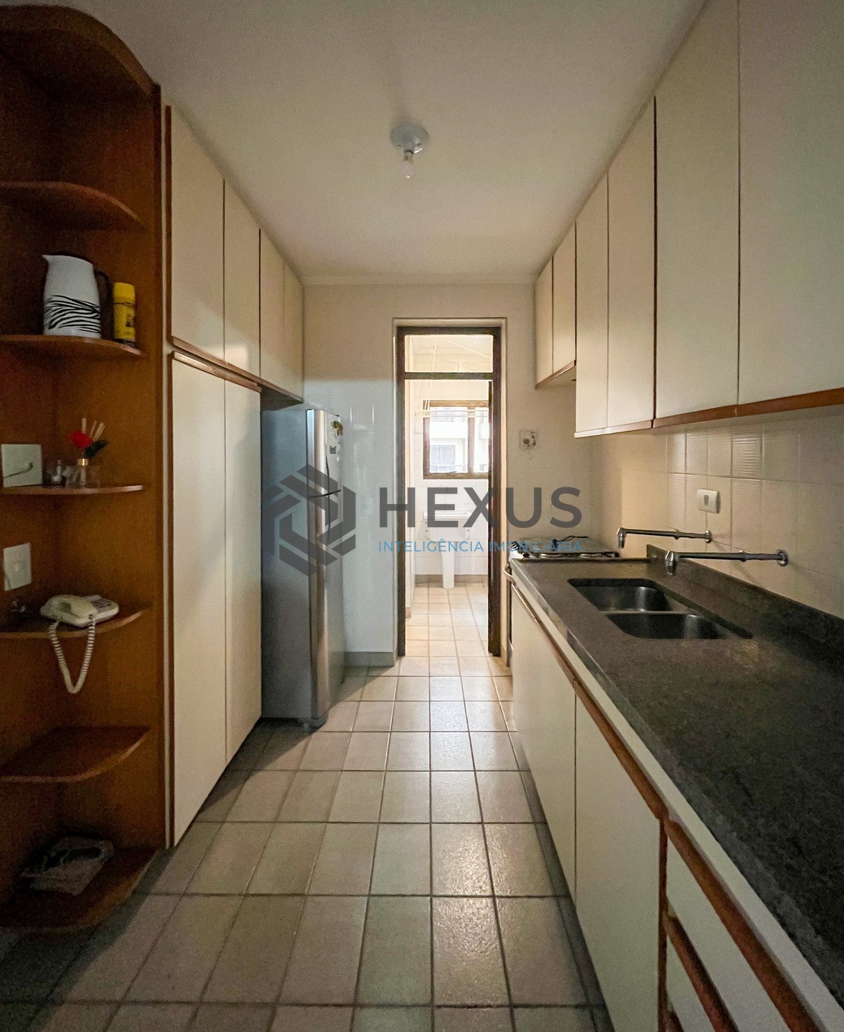 Foto 19 de Apartamento com varanda e lazer na Praia das Pitangueiras, Guarujá