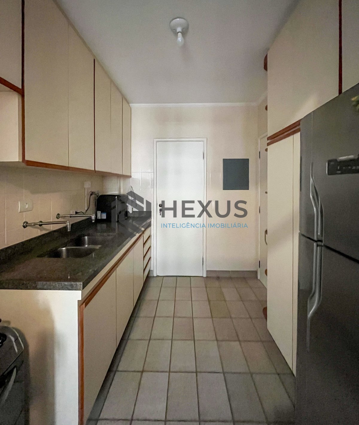 Foto 20 de Apartamento com varanda e lazer na Praia das Pitangueiras, Guarujá