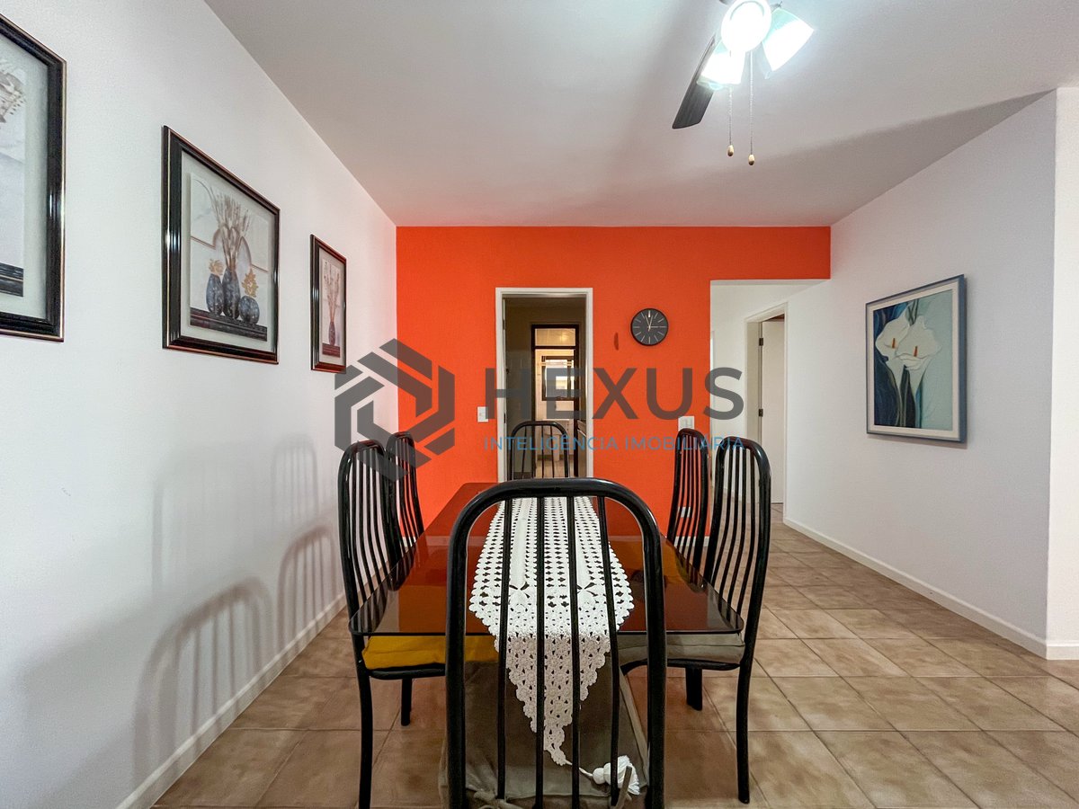 Foto 3 de Apartamento com varanda e lazer na Praia das Pitangueiras, Guarujá