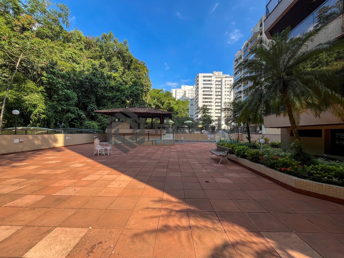 Foto 26 de Apartamento com varanda e lazer na Praia das Pitangueiras, Guarujá