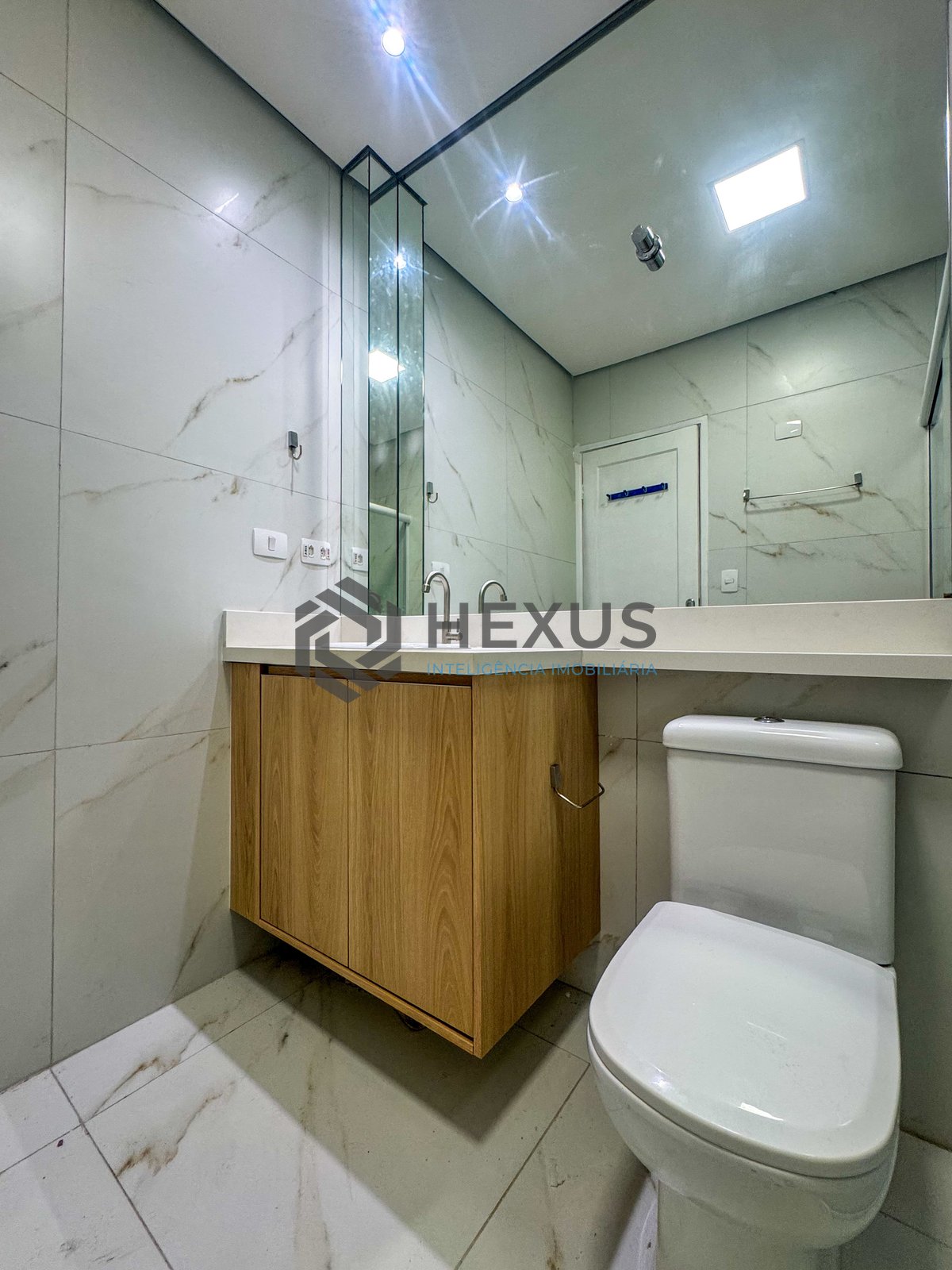 Foto 12 de Apartamento reformado e mobiliado a uma quadra da praia nas Pitangueiras, Guarujá