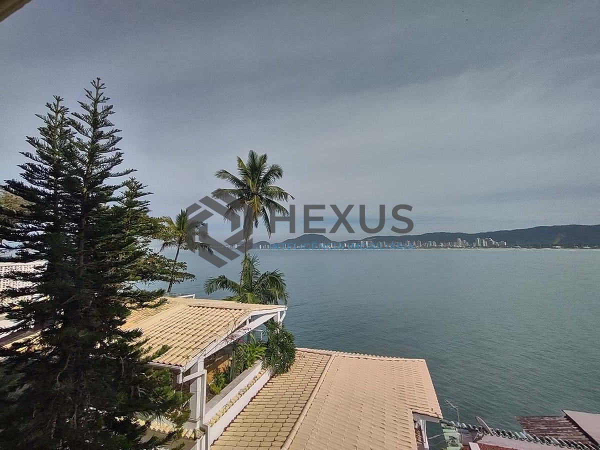 Foto 12 de Apartamento frente mar com varanda e lazer na Praia da Enseada, Guarujá