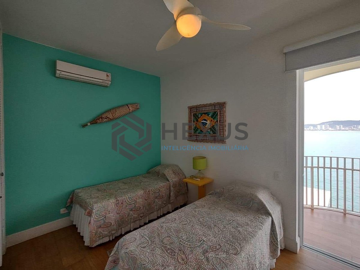 Foto 16 de Apartamento frente mar com varanda e lazer na Praia da Enseada, Guarujá