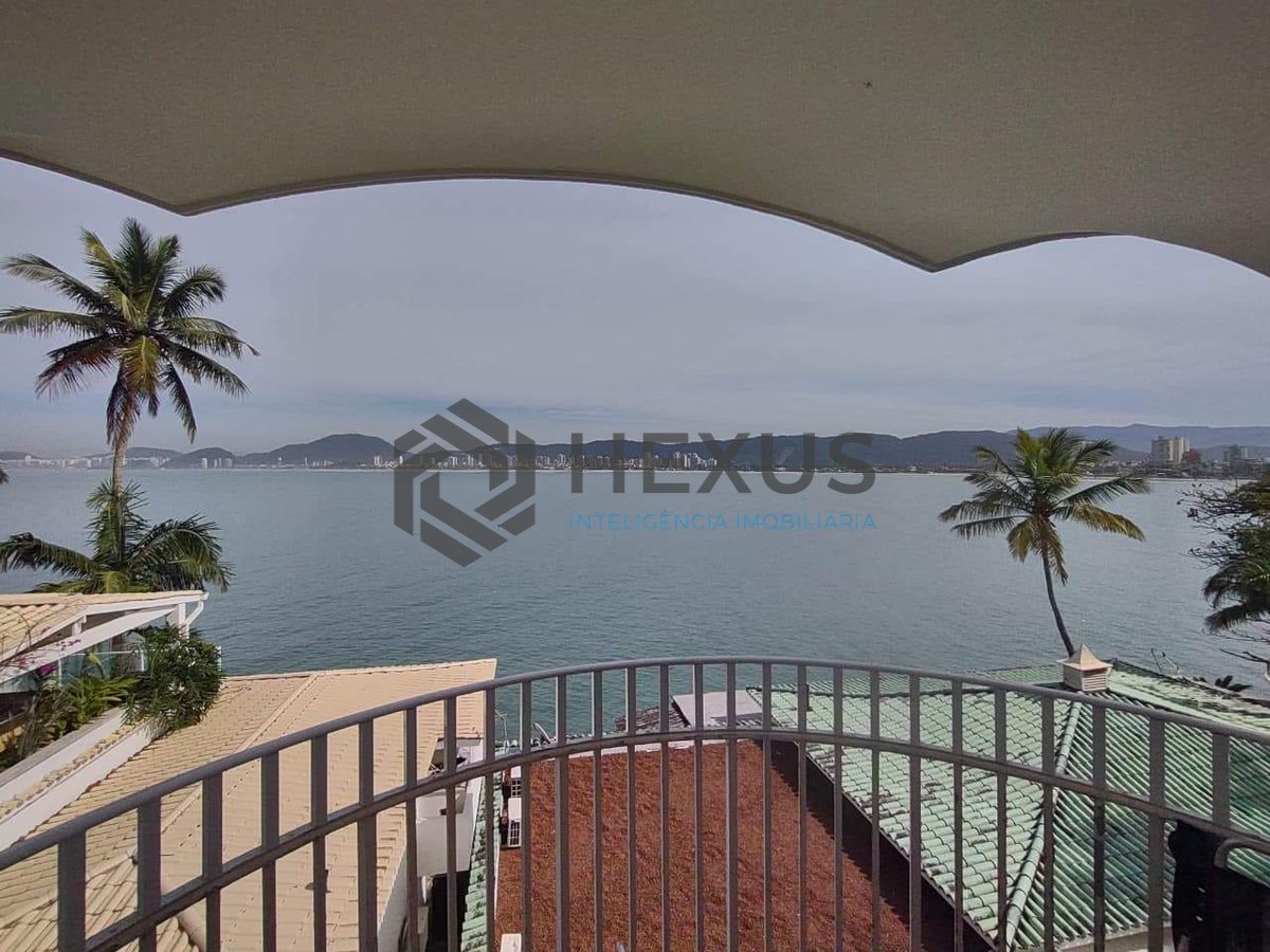 Foto 18 de Apartamento frente mar com varanda e lazer na Praia da Enseada, Guarujá